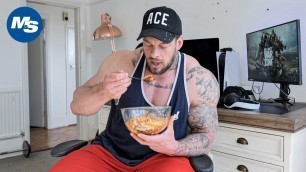 '6\'5\" Bodybuilder Jamie \"The Giant\" Christian\'s High Protein Turkey Pasta | Muscle Building Meals'