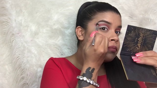 'Valentine\'s Day Cut Crease Using The Jaclyn Hill Palette'