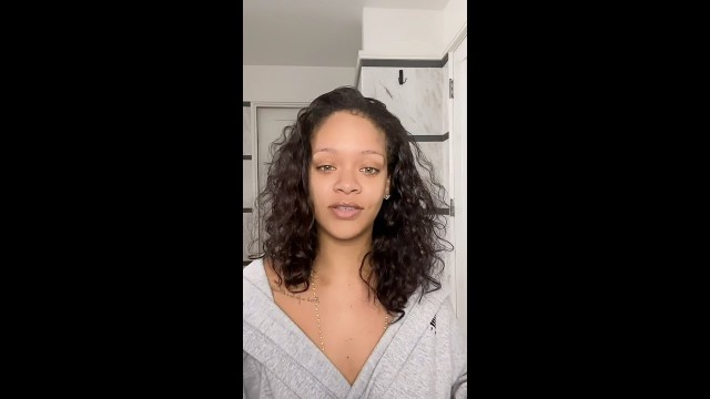 'Rihanna\'s Skincare + Natural Makeup Routine | Fenty Skin'