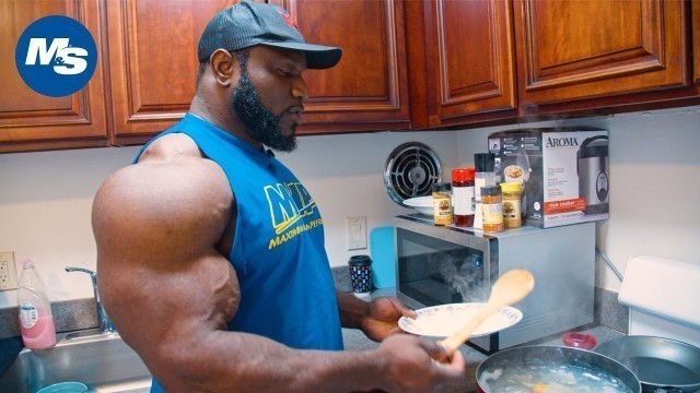 'What Bodybuilders Eat For Breakfast | Big Egg Eaters Edition 