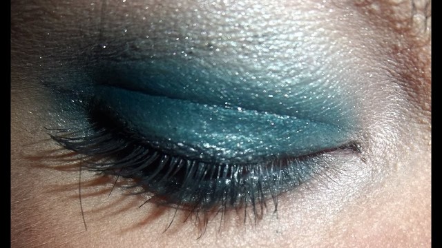 'TUTORIAL: Sea My Eyes 80\'s Inspired Essence Makeup Look'