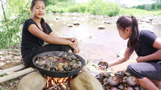 'Found & Catch Snails in River for Food - Snail boiled with Peppers for Eating delicious in Jungle'