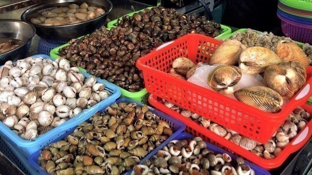 'Stir Fried Snails and Seafood 