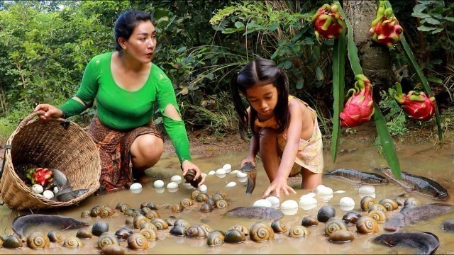 'Have a lot snail .fish. duck eggs. pick for food- Mother cooking  snail & egg for dinner'