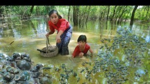 'Woman with girl found cricket with snails for cook & give food to dog |give to dog'