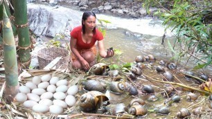 'Catch snails in river & Pick duck egg for food - Duck egg boiled with snail for dinner'