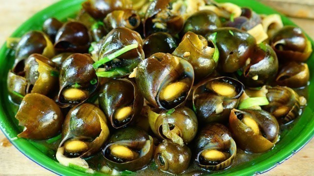 'Delicious food cooking snails with mushroom - Eating snails food'