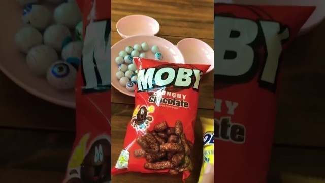 'Batang 90’s Moby Crunchy & Caramel Puff #shorts #asmr   #youtubeshorts  #food  #satisfying'