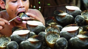 'Survival Skill Find snails and grilled on clay for food eating delicious'