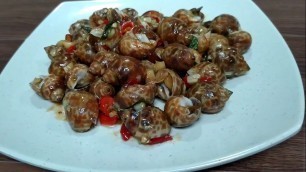 'Hot Kitchen - Thai food - Cooking snails - 泰国料理 - 辣炒海螺'