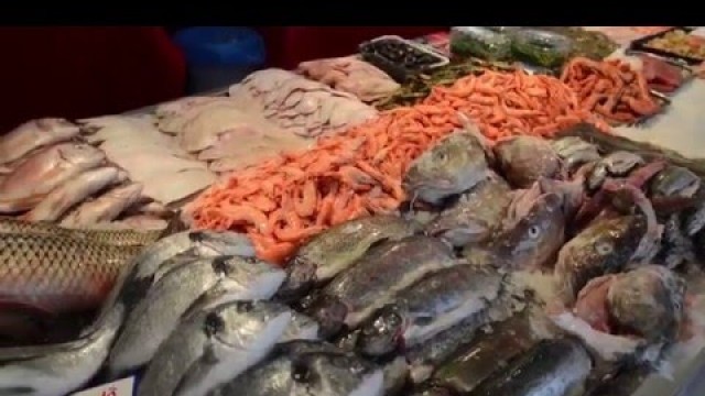 'How to fillet a herring? | Dutch raw herring street stand Amsterdam'