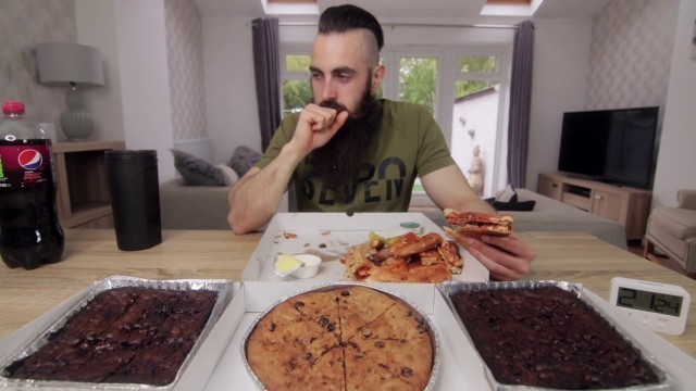 'TRYING TO EAT BRIAN SHAW\'S 16,000 CALORIE STRONG MAN CHEAT MEAL PIZZA PARTY | BeardMeatsFood'