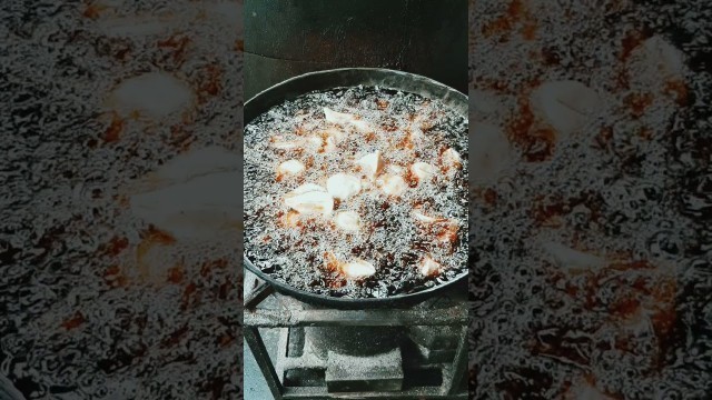 'Frying Samosa, Street Food of Nagpur.'