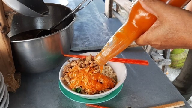 'SEHARI LUDES 10O MANGKOK & DARI TAHUN 79 !! INDONESIAN STREET FOOD CHICKEN NOODLE'