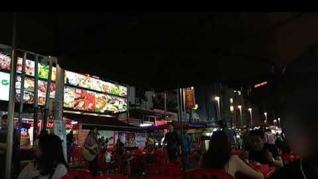 'Malaysia Travel || Kuala Lumpur || Jalan Alor Food Market, Amazing voice of a street singer'