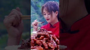 'Yummy cooking intestine and Beef grilled recipe with chili sauce'