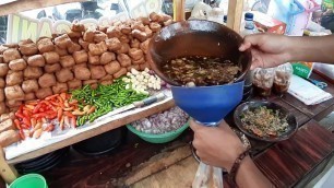 'OMG TAHU GEJROT KUAH BERJIBUN DITUANGNYA PAKAI CORONG BESAR !!! OH MAS GANI - INDONESIAN STREET FOOD'