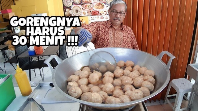 'BAKSO GORENG SEBESAR BOLA TENIS !! INDONESIAN STREET FOOD'