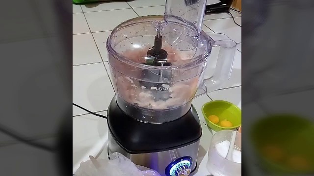 'Nyobain buat nugget ayam pakai food processor vienta #blender#citraindahcity#jonggol'