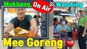 'Trying Mee Goreng in Malaysia - Addicted  to Malaysian Street Food!'