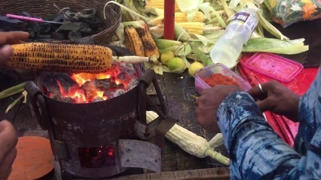 'STREET FOOD | Bhutta | Corn | मक्याचं कणीस | भुट्टा | Mumbai Street food | Mumbai Rains'