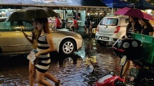 'Jalan Alor Night Food Court/ Street - Is it good to raining here at night..??'