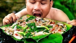 'Primitive Technology: Micro Fish Frying On The Stone Grilled With Food ingredients'