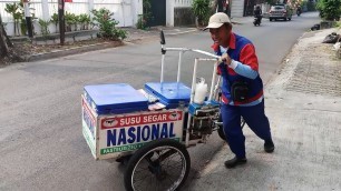 'NOSTALGIA !!! MINUM SUSU SEGAR NASIONAL - INDONESIAN STREET FOOD'