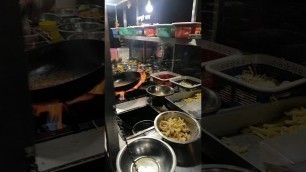 'Khao Gali Lucknow #shorts #chinese #food #foodie #foodlover #streetfood #hungry #foodblogger #fire'