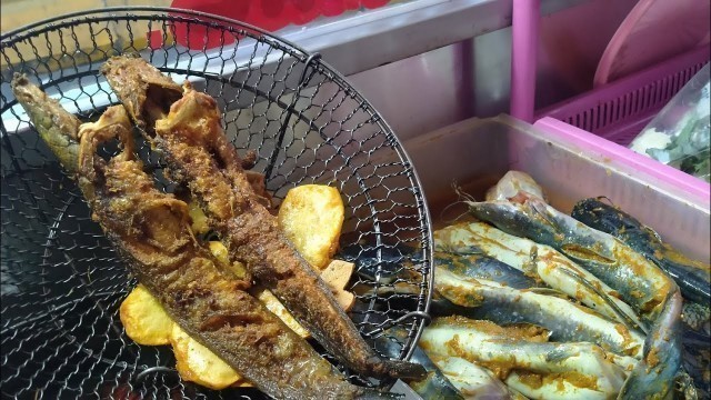 'PECEL LELE - ASMR INDONESIAN STREET FOOD FRIED CATFISH'