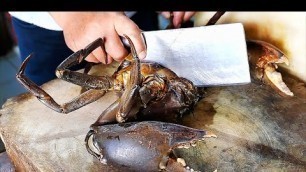 'Indonesian Street Food - GIANT MUD CRABS Salted Eggs Manado Seafood Indonesia'