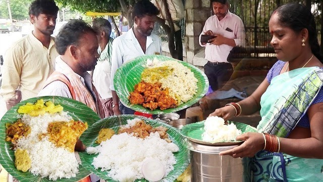 'Aunty Selling Delicious South Indian Meals | Lunch Time In Hyderabad | Street Food India'