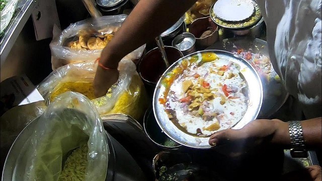 'Dahi papdi chaat street food #mumbai'