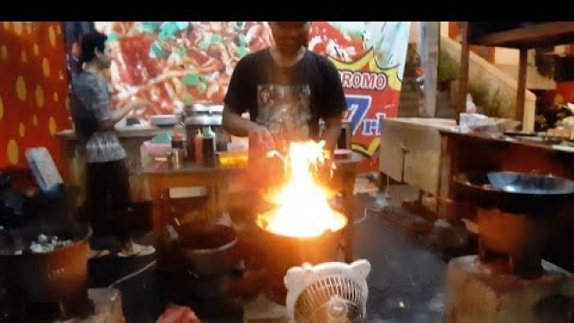 'MIE GORENG MERAPI !!! INDONESIAN STREET FOOD'