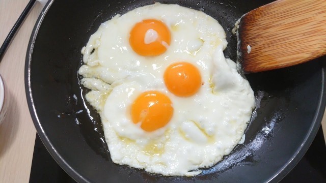 'Frying Eggs With Olive Oil - ASMR'