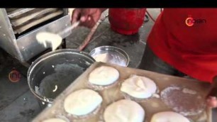 'How to make South Indian Style Idli - Indian Street Food Videos'