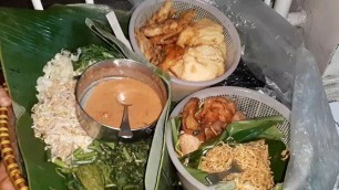 'PECEL LEGENDARIS DI PETAMBURAN - INDONESIAN STREET FOOD'