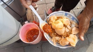 '17 TAHUN BERJUALAN DENGAN MEMIKUL !! INDONESIAN STREET FOOD'