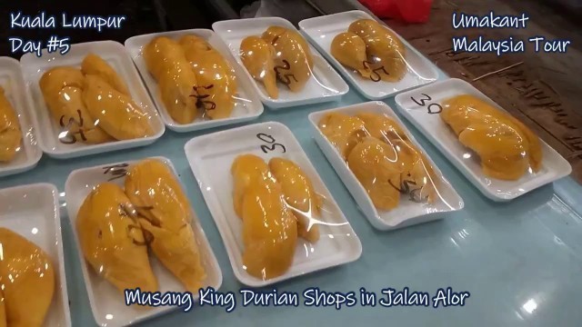 'How to cut Musang King Durians – Jalan Alor Night Market in Kuala Lumpur Malaysia'