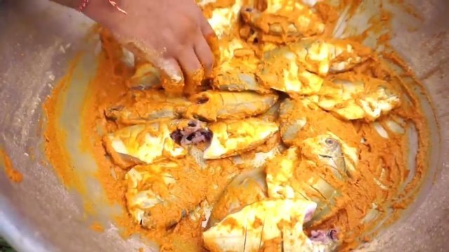 'THE BEST DEEP FRYING POMFRET FISH || COOKING FISH FRY RECIPE || INDIAN STYLE FISH BAJJI ||'