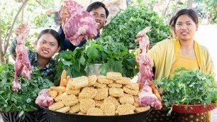 'Frying Instant Noodles with Edible Amaranth Pork Belly and Pig Leg Recipe - Cooking & Sharing Foods'