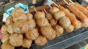 'BAKSONYA GEDE BANGET !!! SEHARI BISA JUAL 60 TUSUK SATE BAKSO DAN 30 SOSIS - INDONESIAN STREET FOOD'