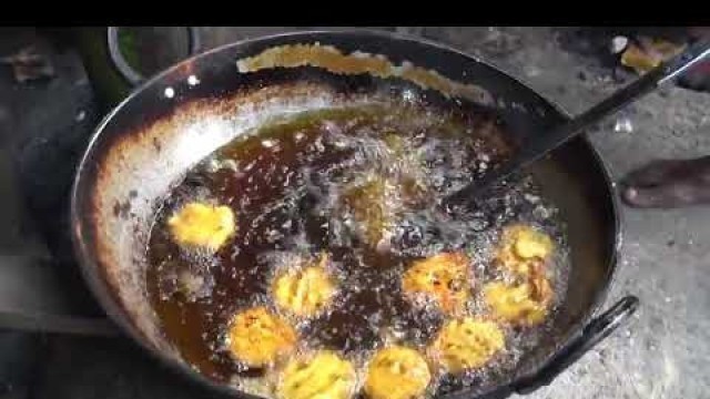 'Man Puts Hand In Frying Pan Full Of Boiling Oil - 1083129'