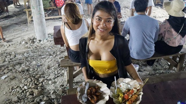 'Street Food in the Gili Islands MASSIVE SEAFOOD BBQ!! Gili Trawangan Indonesia'