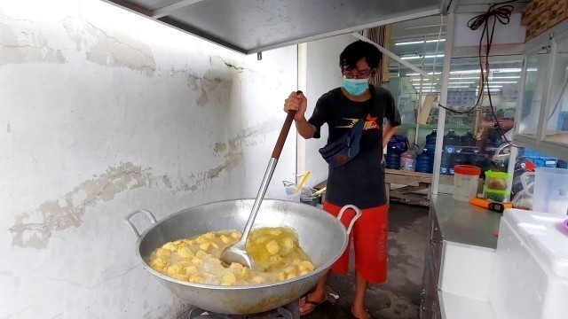 'GOKIL PENGGORENGANNYA BESAR BANGET !! INDONESIAN STREET FOOD'