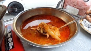 'KETUPAT SAYUR GULAI TUNJANG KHAS PADANG - INDONESIAN STREET FOOD'