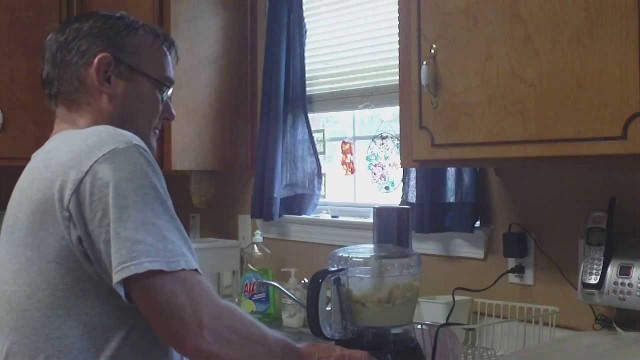 'How to make banana ice cream in a Black and Decker food processor 06/28/13'