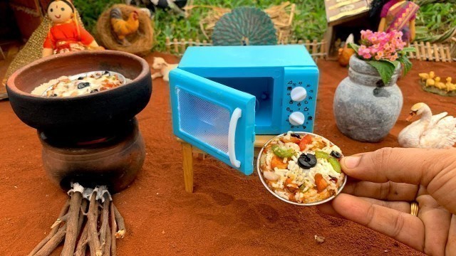 'Miniature Chicken Pizza - In Miniature Oven | How to make Pizza Sauce At Home | Pizza Without Oven'