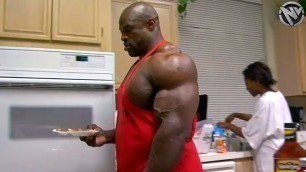 'What Ronnie Coleman Eats - Build More Muscle - Eating Like A Bodybuilder Motivation'