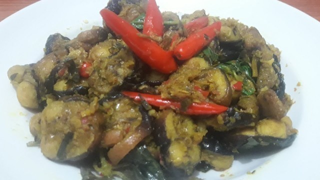 'ឆាគ្រឿងអន្ទង់,Stir Fried Eel,Khmer Food,Cambodia Food / Samphos Cooking Food'